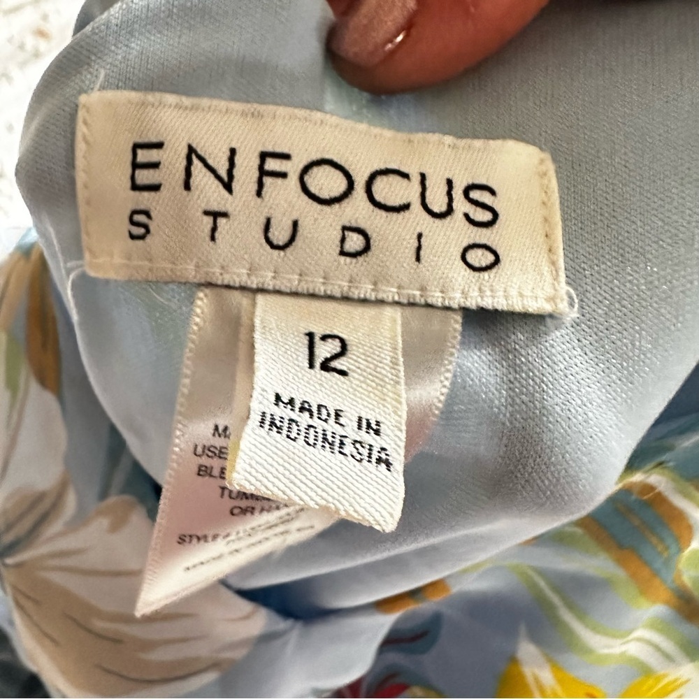 5 for $40 SALE!
EnFocus Studio tropical print, v neck, sheer dress 1/3 lined 12 - Picture 7 of 9